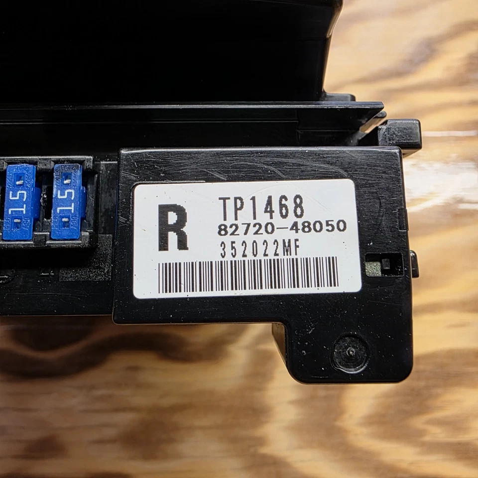82720-48050 Toyota Engine Room Junction Relay "R"Cleaned And Inspected. - Image 2 of 4