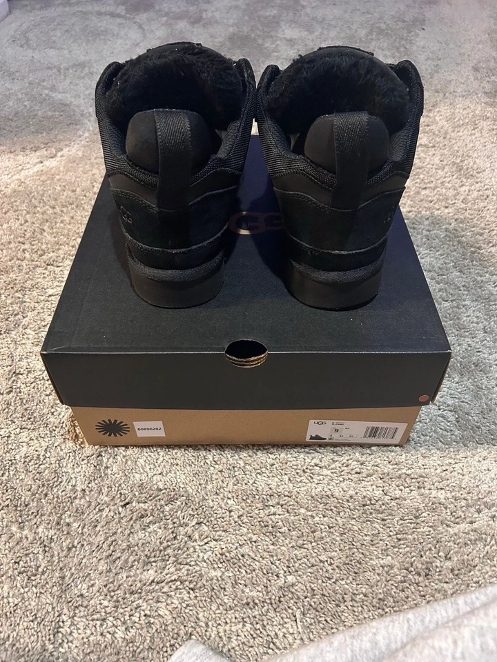   UGG’s Lowmel 黑色男式 9 码 — 第 2/4 张图片