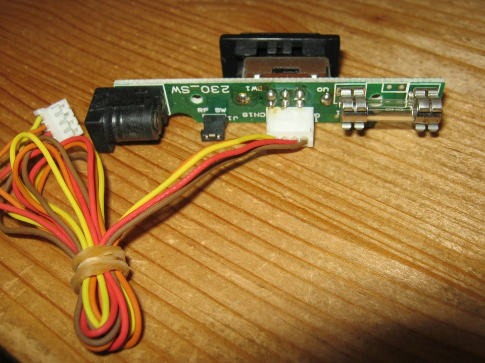 Graupner MC 22 Ersatzteil Ladeplatine mit Sicherung und Schalter - Bild 2 von 2