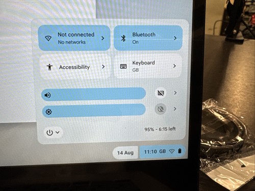Asus Chromebook C423N | 14" FHD Touchscreen | 8GB RAM | 64GB ssd - Picture 4 of 12