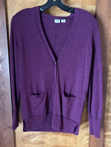 GAP Womens Sweater Sz M Berry V-Neck Button Up Cardigan 100% Merino Wool - Picture 3 of 7