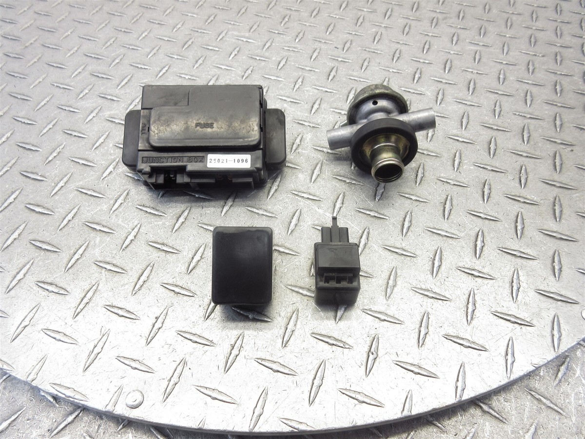 리코 1995 95-97 Kawasaki GPZ1100 ZX1100 Fuse Junction Relay Box