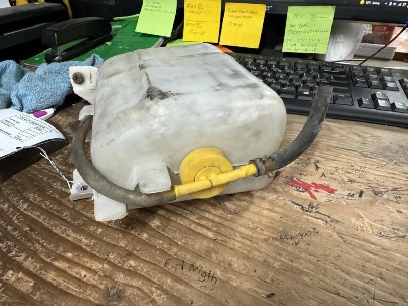 Nissan Pathfinder 1987-1995 depósito de refrigerante tanque de botella OEM Foto 2 de 3