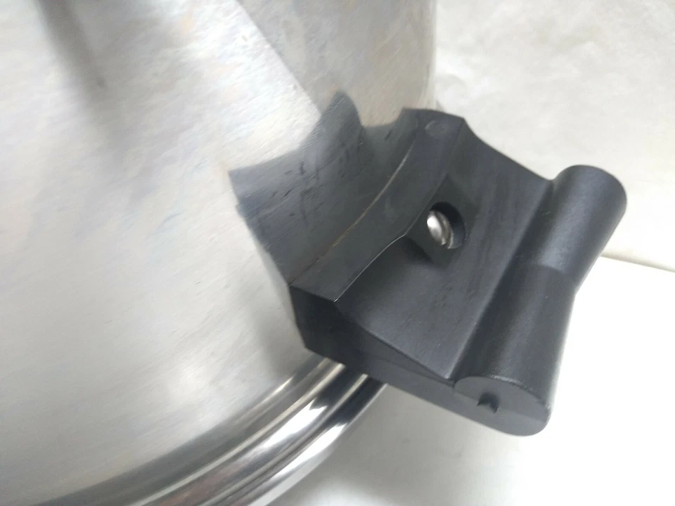 Saladmaster 6.5 Qt Dutch Oven Multi-Ply Stainless Waterless Stockpot Fry Pan Lid - Image 4 of 4