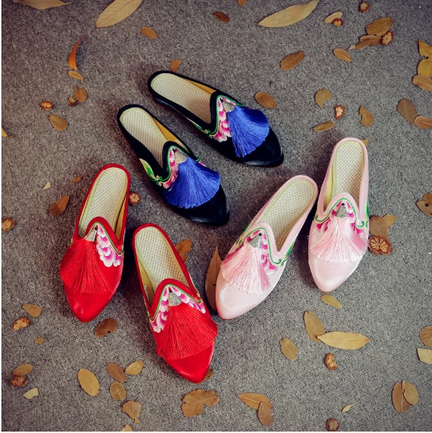 Chinese satin sales slippers