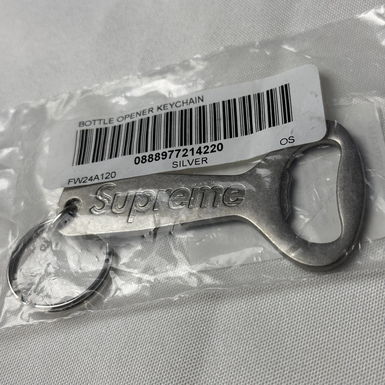 Porte clés ouvre bouteille Supreme métal argenté FW24/2024 neuf dans son emballage !