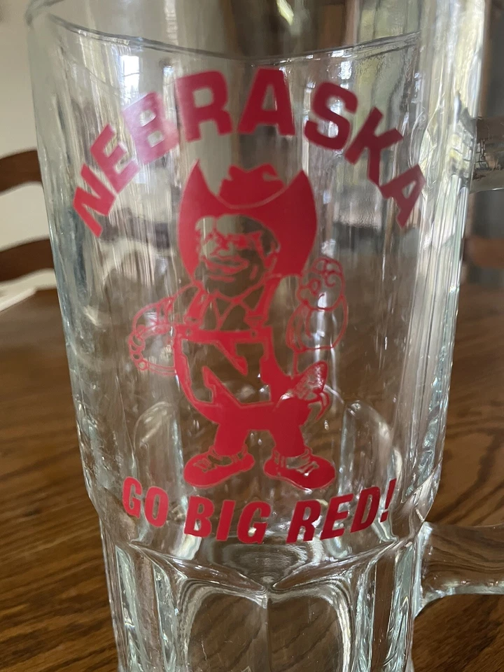 Taza vintage 1993 Nebraska Cornhuskers 36 oz Beer Stein vidrio pesado NCAA hallazgo raro Foto 2 de 4