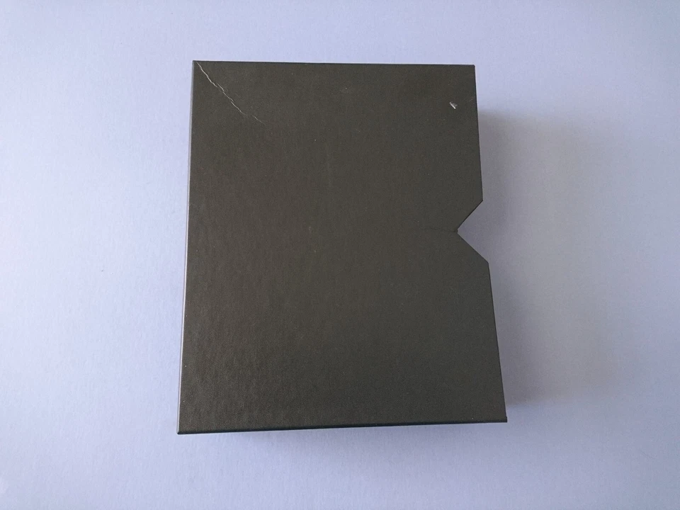 THREADS MAGAZINE LOT 12 ISSUES 2004-2006 Vols 115-126 & THREADS COLLECTOR'S CASE - Image 4 of 4