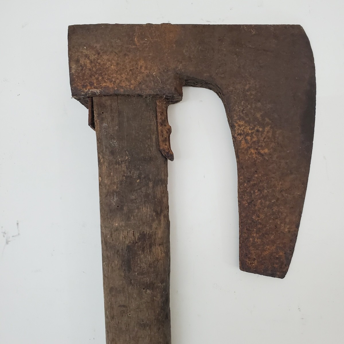 Vintage Gusstahl Austrian #150 Bearded Carpenters Axe Tool w/34