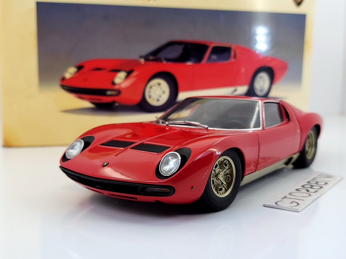 AUTOart 1:18 scale Lamborghini Miura P400 SV Red/Gold Side AUTOart 1:18 scale Lamborghini Miura P400 SV Red/Gold Side