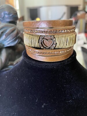 Paparazzi Faux Leather Heart Shape & Rhinestones Center Braclet
