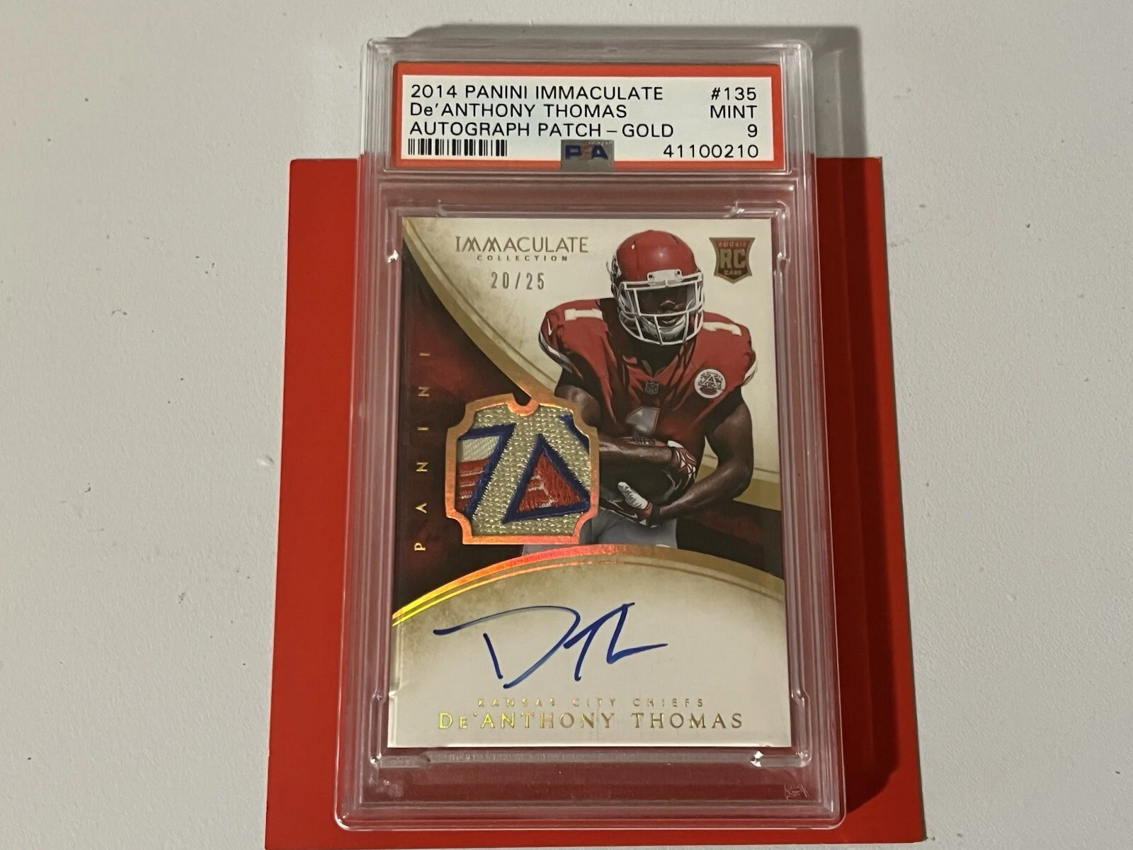 De'Anthony Thomas Panini Immaculate #135 Autograph Patch-Gold