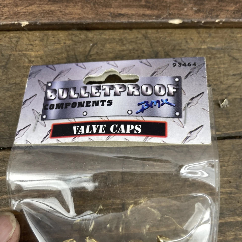 Tapas de válvula de calavera BMX a prueba de balas ojos rojos dorados de colección se adapta a válvulas rascadoras nuevas Foto 3 de 4