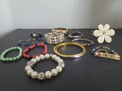 12 Bracelets All Diffrent Sizes And Styles