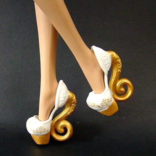 Ever After High Doll Madeline Hatter 1st Chapter White Gold Shoes High Heels