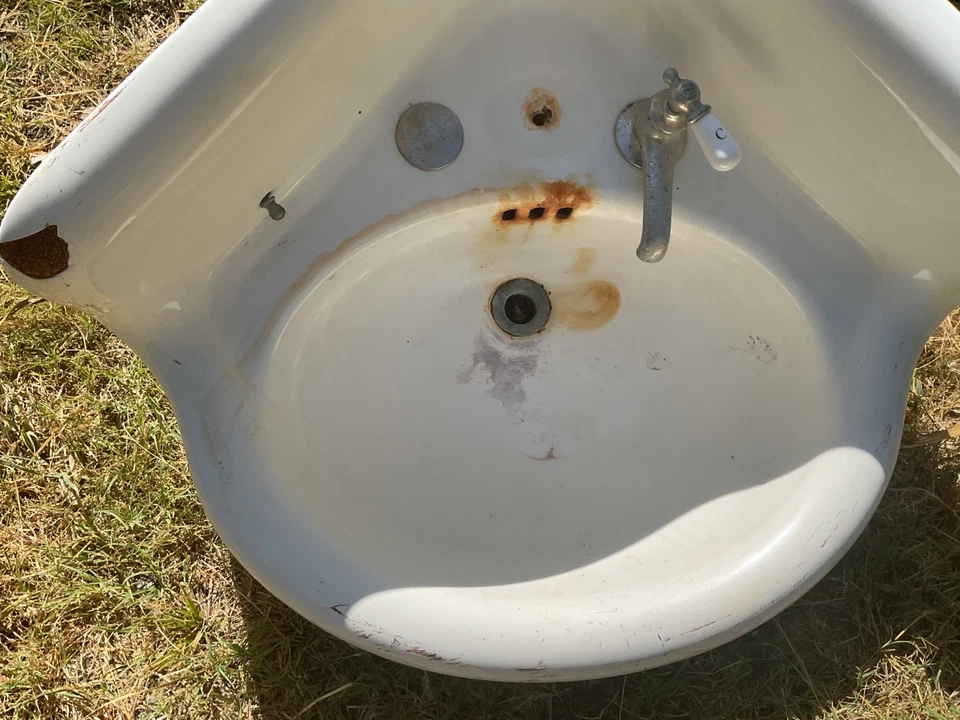 Antiguo grifo de salvamento de lavabo de esquina de baño de porcelana blanca de hierro fundido de colección de los años 30 Foto 4 de 4