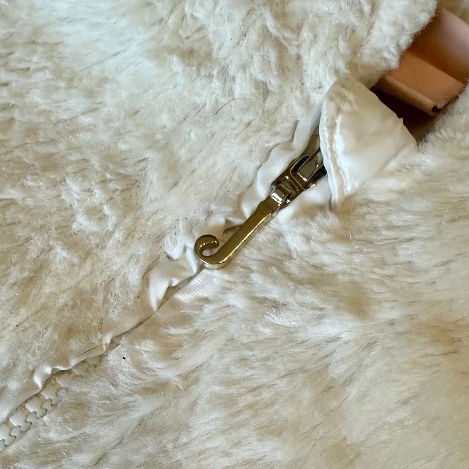 Juicy Couture Hooded Lined Puffer Jacket 2T Fur White Gold Accents Excellent! - Image 4 of 4