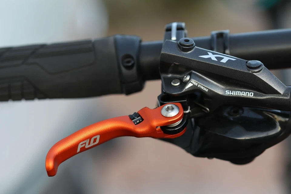 Nueva palanca de freno hidráulica Flo Motorsports Shimano Deore XT M8000 y M8100 azul Foto 4 de 4