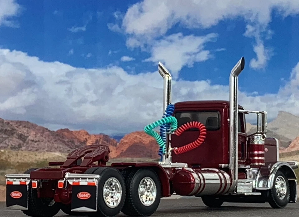 1/64 DCP BURGUNDY PRIDE & CLASS PETERBILT 389 DAY CAB - Image 2 of 4
