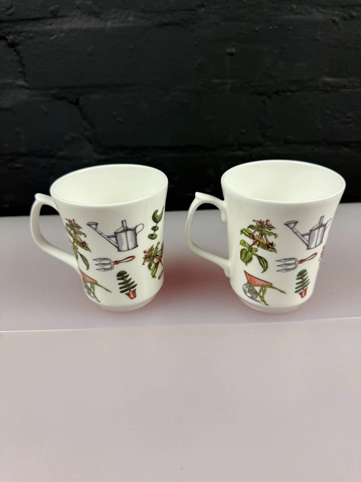 2 x Wedgwood Gardening Mugs Bone China 9.5 cm High Set - Image 3 of 4