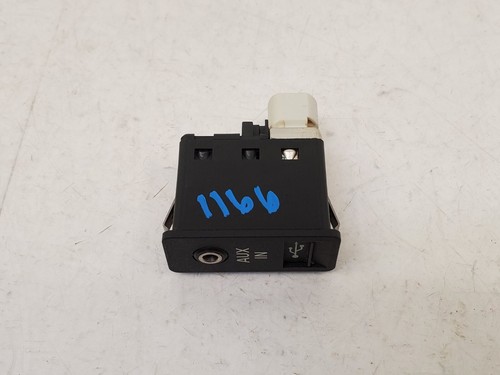 ✅ 07-13 OEM BMW E82 E88 E90 E92 M3 AUX Port USB Plug Input Jack Connector Aux-In - Picture 9 of 12