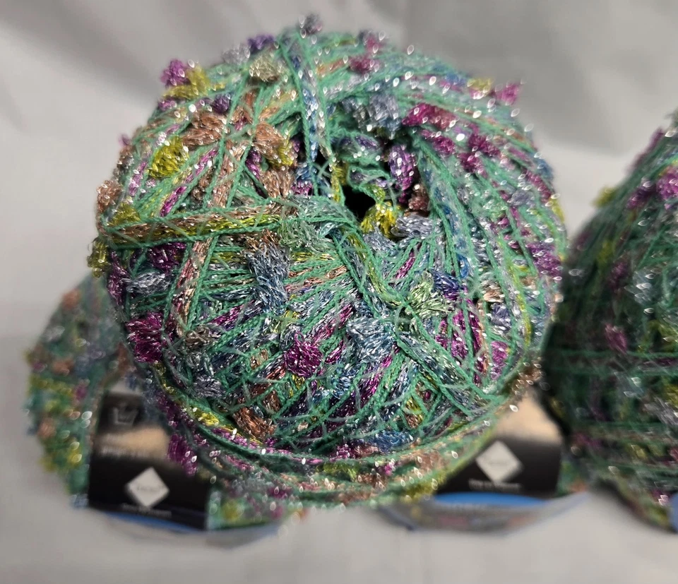 Paquete de hilo de flores Boutique Tahki Select - 4+ madejas - cinta con borde de pestañas Foto 3 de 4