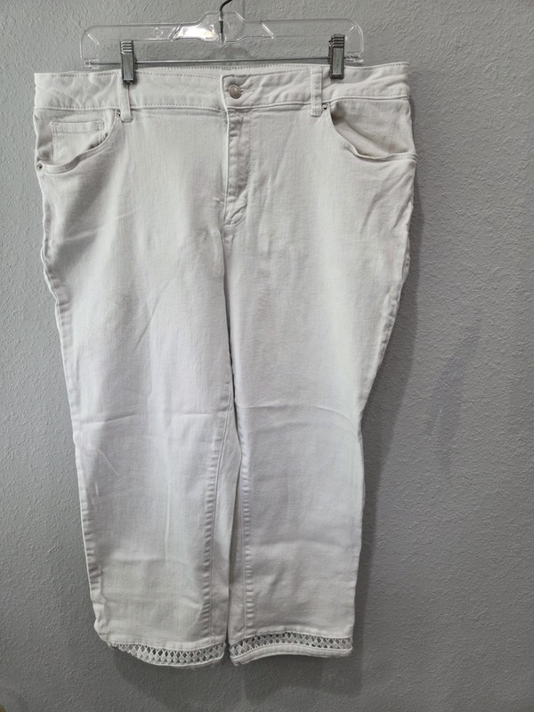 White Westport Classic Fit Plus Size 18W Capri Denim Jeans W/Cut Out Cuffs