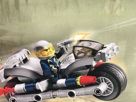 LEGO (8632) &ldquo;Agents Swamp Raid&rdquo; 2008 Pieces 231 Ages 7-12 NIB