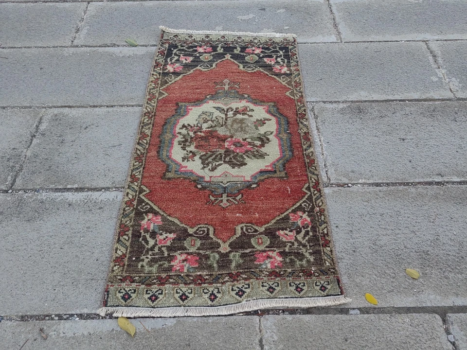 Vintage Turkish Small Rug 3.2x1.6ft | Floral Medallion Red Beige - Image 4 of 4