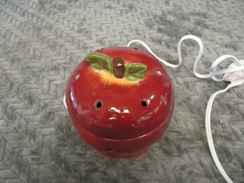 SCENTSY BIG APPLE LARGE ELECTRIC WAX WARMER ^ - Picture 3 of 9