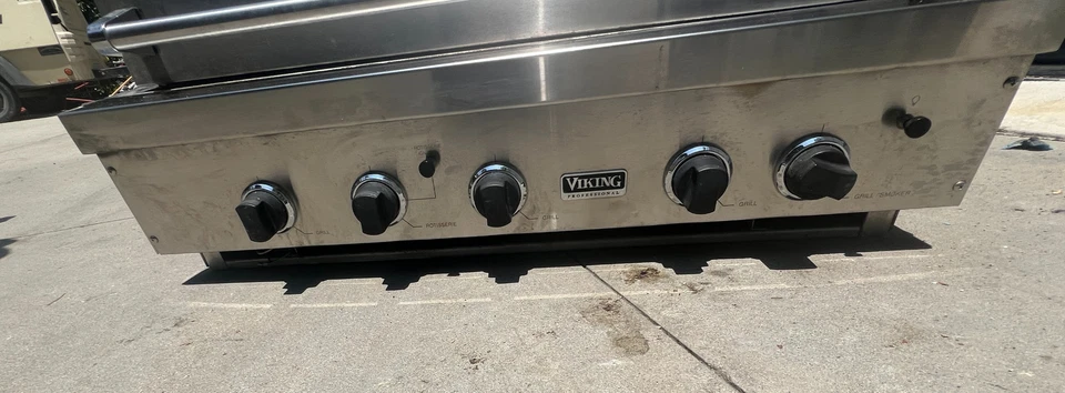 Parrilla de acero inoxidable para exteriores Viking 42" Pro -VGB14103RE1NSS Foto 2 de 4