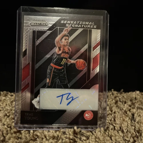 2018-19 Panini Prizm Sensational Signatures Trae Young #SS-TYG Rookie Auto RC