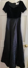 Performance formal gown black.  Southeastern performance teens size 00. 