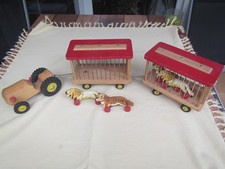 DDR Holzspielzeug Traktor mit 2 Zirkuswagen und 4 Tieren