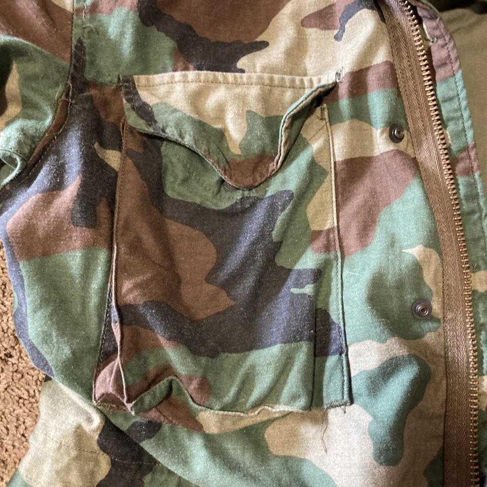 Alpha Industries 冷天气野战外套 Woodland Camo 男式中号仿旧 — 第 3/4 张图片