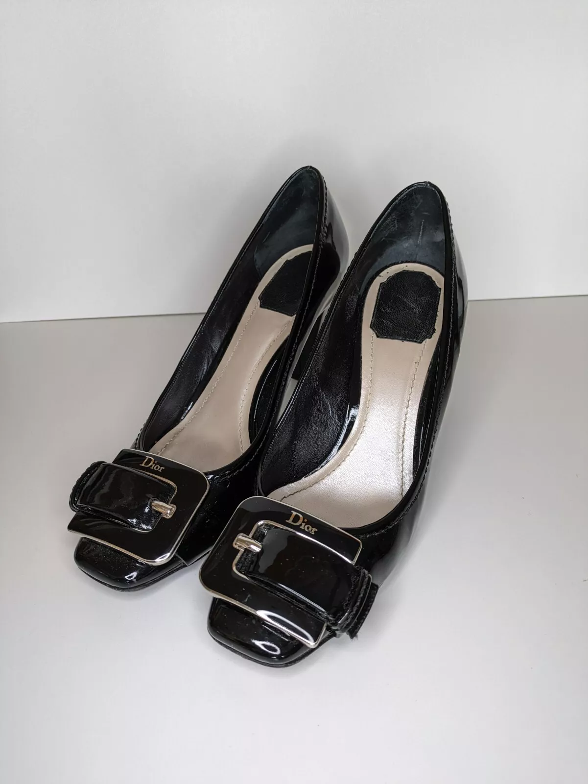 Escarpins Dior en cuir verni noir détail boucle talon bloc pointure 8,5 9