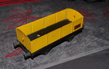HORNBY MECCANO O WAGON TOMBEREAU SNCF JAUNE BON ETAT D'USAGE sans roue. N° 2