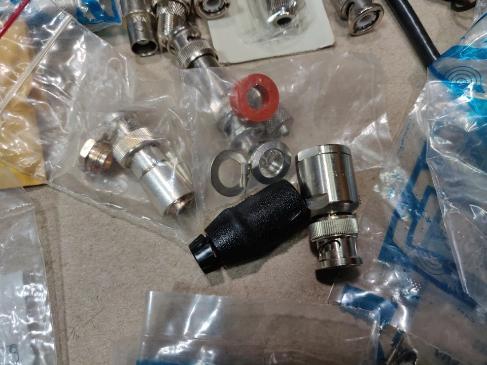 Lote de conectores PNC aleatorios, crimpadoras, etc. Foto 4 de 4