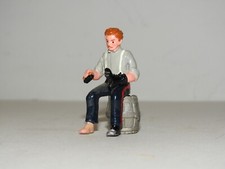 LEAD FIGURE SOLDIER SITTING ON BARREL SHINNING A SHOE 2 PIECES