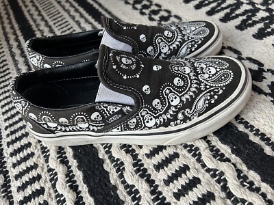 vans skate slip on skull bandana print 392091125.jpg?sw=800&sh=1028&q=100 main image 4