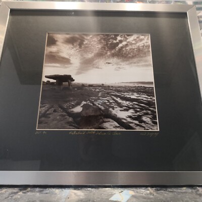 Poulnabrone Dolmen The Burren County Clare 1994 Nick Hogney schwarzweiß gerahmtes Foto