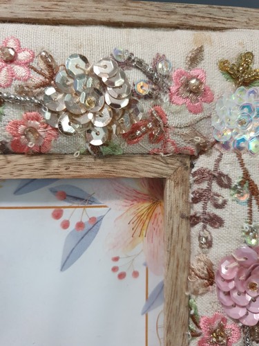 Cornice portafoto Noor - e - Noire farfalla fiori paillettes perline casetta - Foto 7 di 17