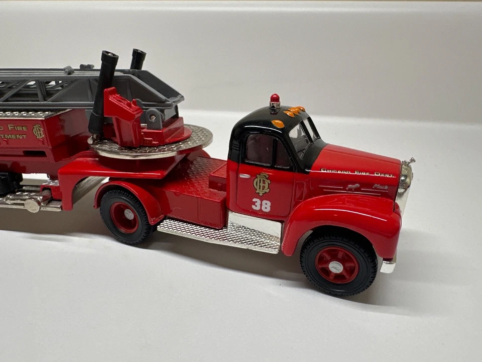 CORGI - Mack B Series Aerial Ladder Fire Truck - Chicago FD #38 - Image 2 of 4