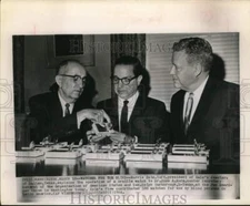 1964 Press Photo Morris Zale shows watch to Dr. Jose Mora and Ralph Yarborough