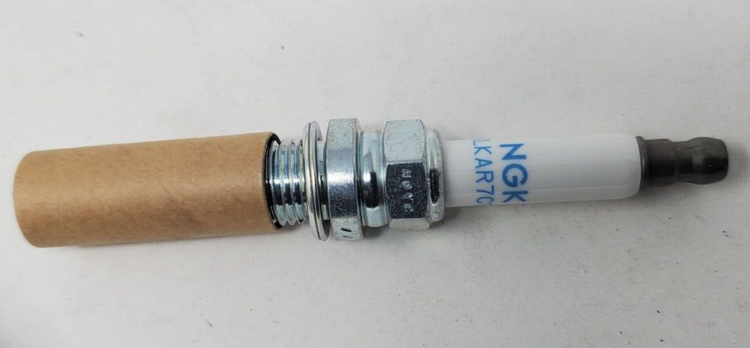 SET OF 8 Genuine OEM Spark Plug Set LR032080 for Land Range Rover Discovery 10