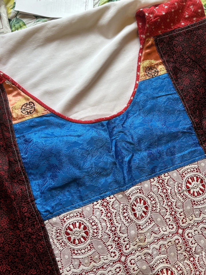 Linda transportadora chinesa de bebê/bebê Mei Tai.  Centro bordado multicolorido - Imagem 4 de 4