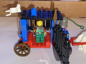 Vintage LEGO Castle: Dungeon Hunters (6042) Instruction manual included.