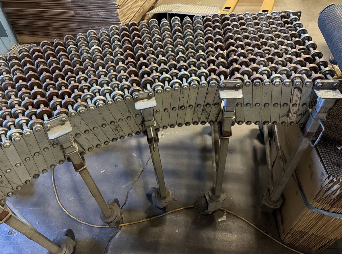 Nestaflex 376 24" W x 270" L Flexible Expandable Skate Wheel Conveyor