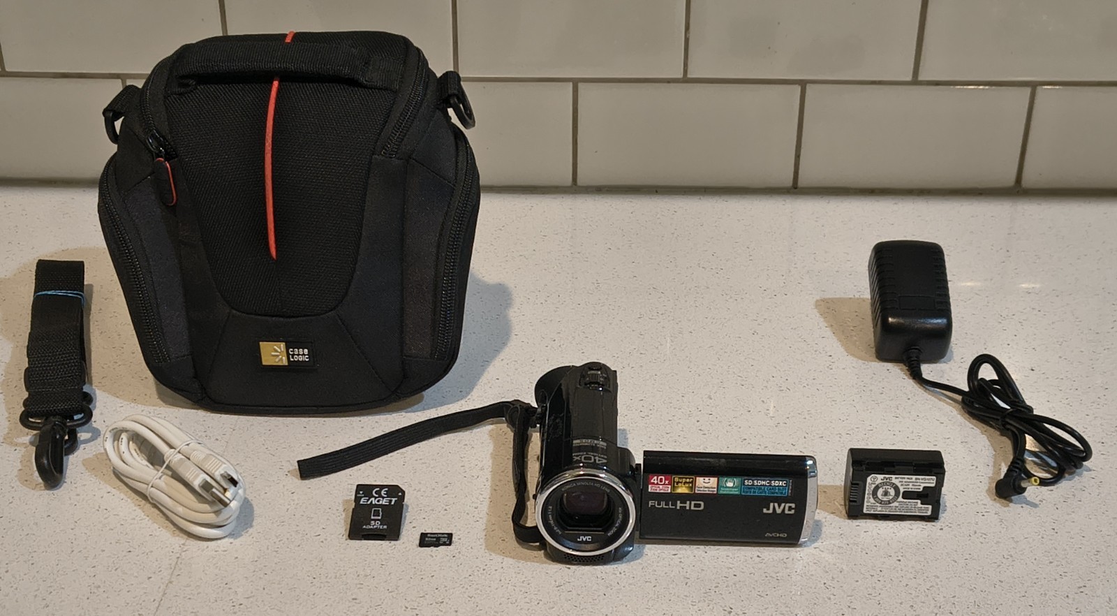 40x Optical Zoom Gz-e10bu Bundle + Charger, Battery & Accs