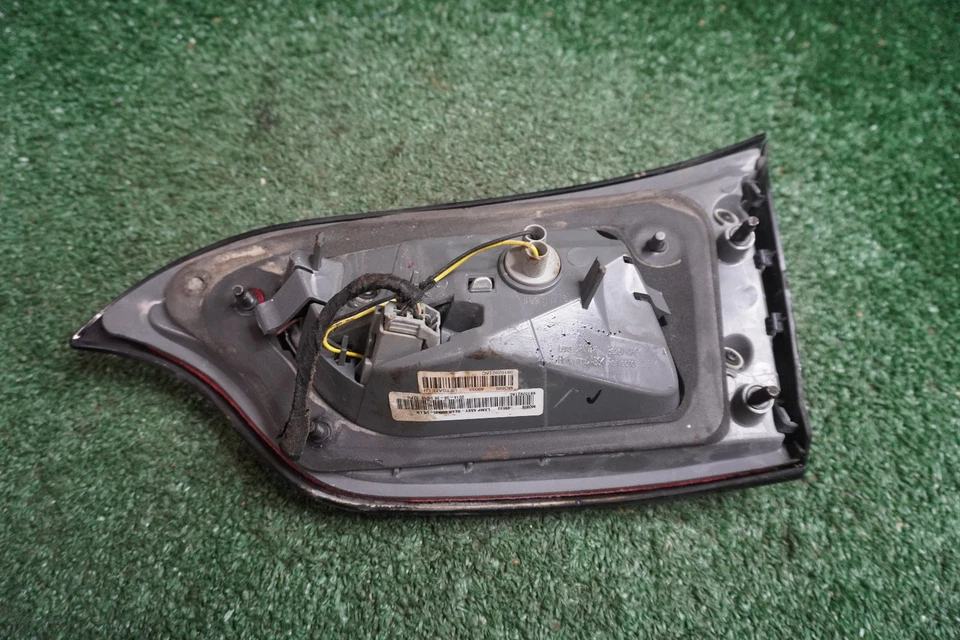 Luz trasera derecha lado pasajero Jeep Cherokee 2014 2015 2016 OEM 68102921AC Foto 2 de 4